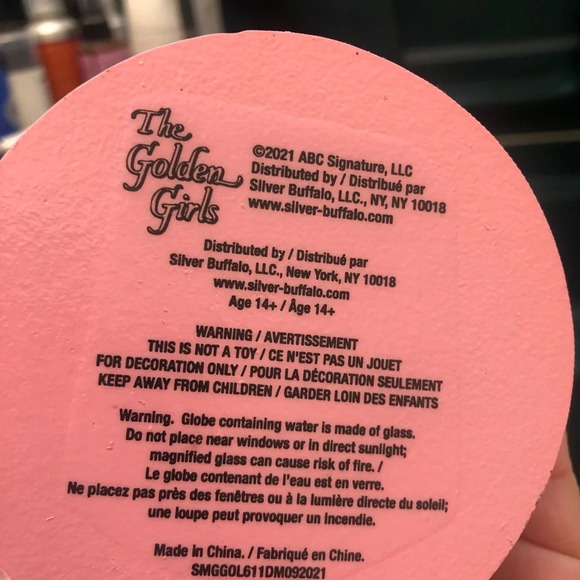 NWT GOLDEN GIRLS SNOW GLOBE - Picture 4 of 4